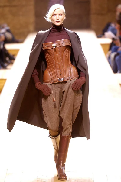 Look 10